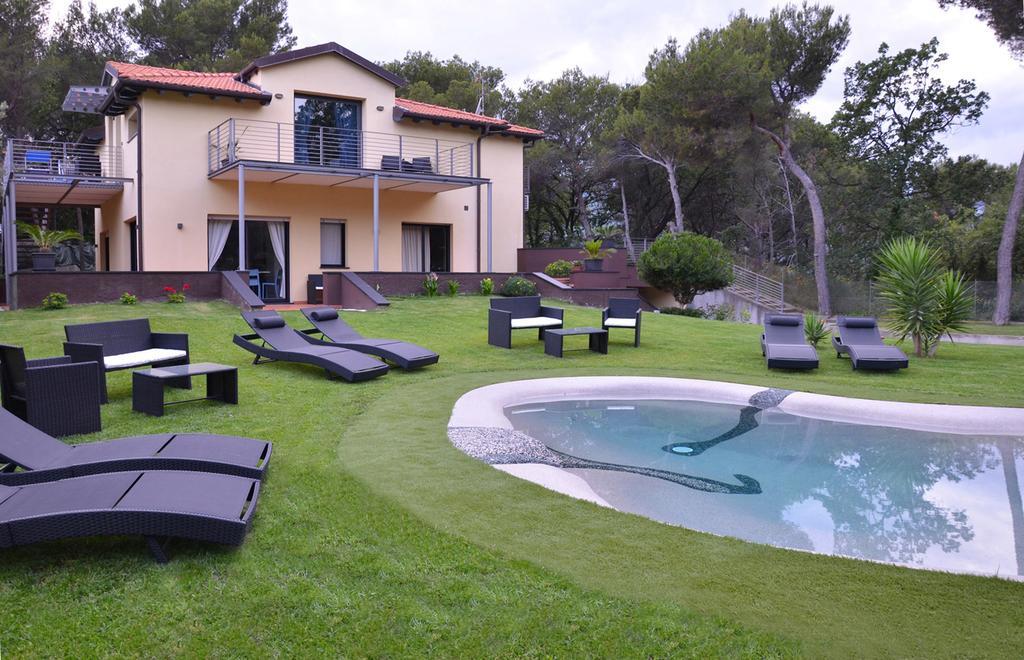 B&B Dodici Lune Andora ภายนอก รูปภาพ